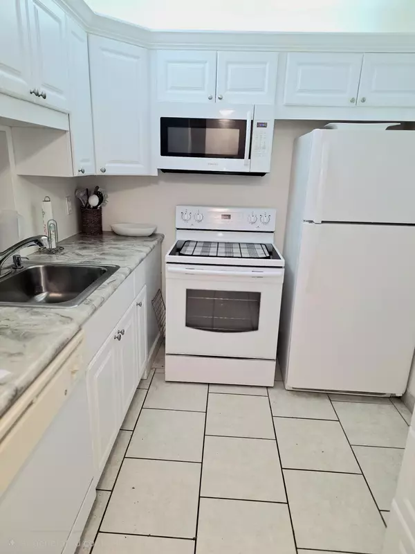 Lauderdale Lakes, FL 33311,2841 Somerset DR 107