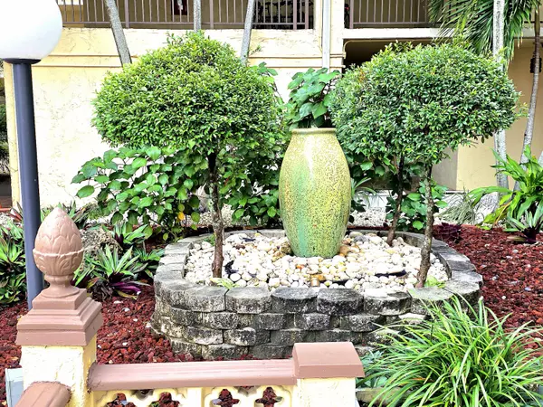 Lauderdale Lakes, FL 33311,2831 Somerset DR 305