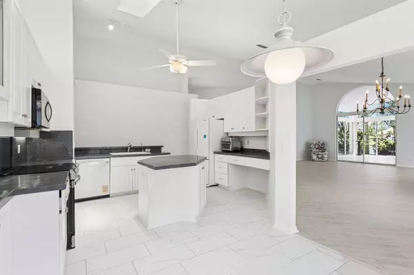 Palm Beach Gardens, FL 33418,12921 Oak Knoll DR