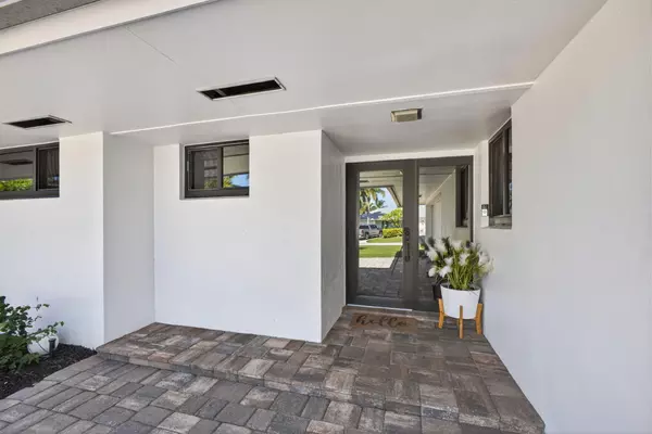 Tequesta, FL 33469,12 Leeward CIR