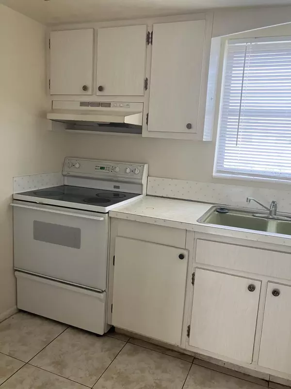 West Palm Beach, FL 33415,2950 E Ashley DR E