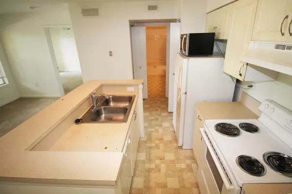 West Palm Beach, FL 33417,4823 Via Palm LKS 1315