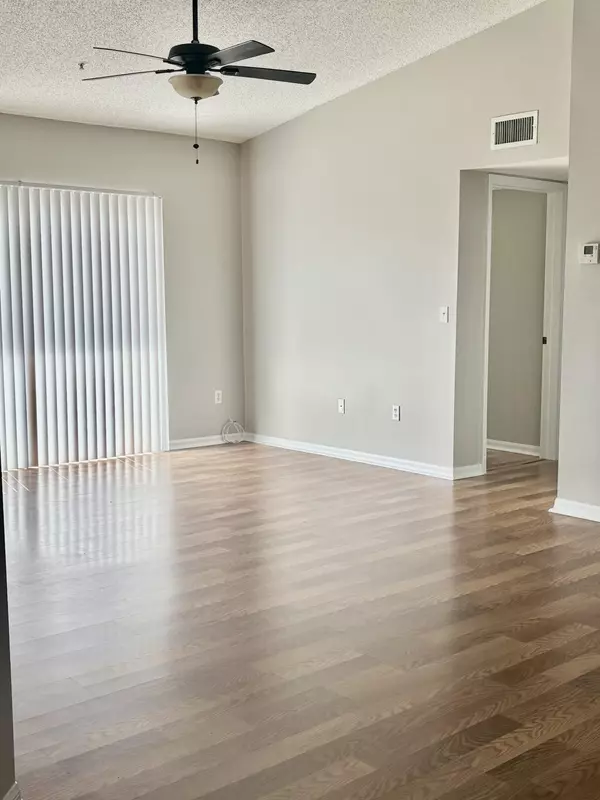 Royal Palm Beach, FL 33411,900 S Crestwood CT 917