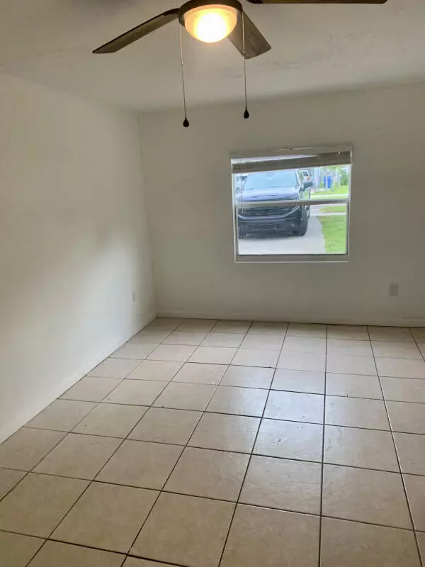 Lantana, FL 33462,708 S Broadway