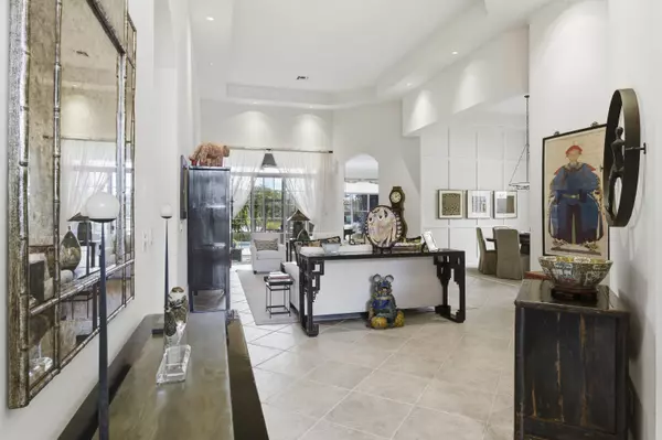 Palm Beach Gardens, FL 33418,352 Vizcaya DR