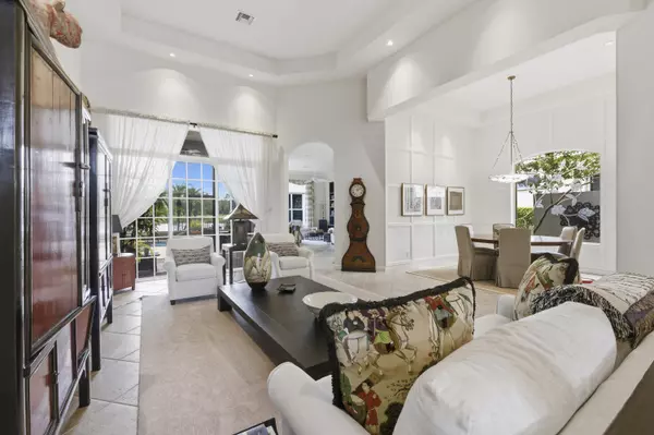 Palm Beach Gardens, FL 33418,352 Vizcaya DR