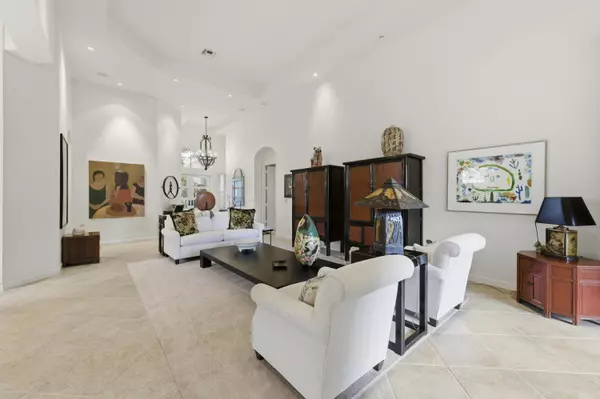 Palm Beach Gardens, FL 33418,352 Vizcaya DR