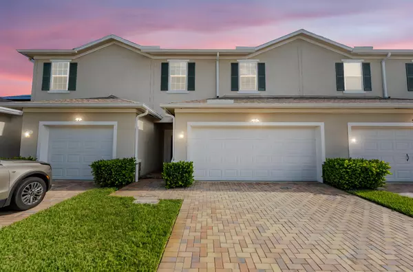 956 NE Trailside RUN, Port Saint Lucie, FL 34983