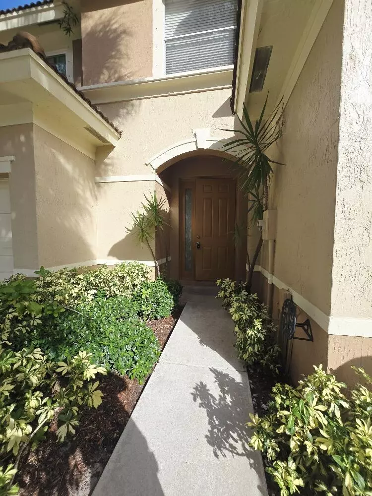 Royal Palm Beach, FL 33411,329 River Bluff LN