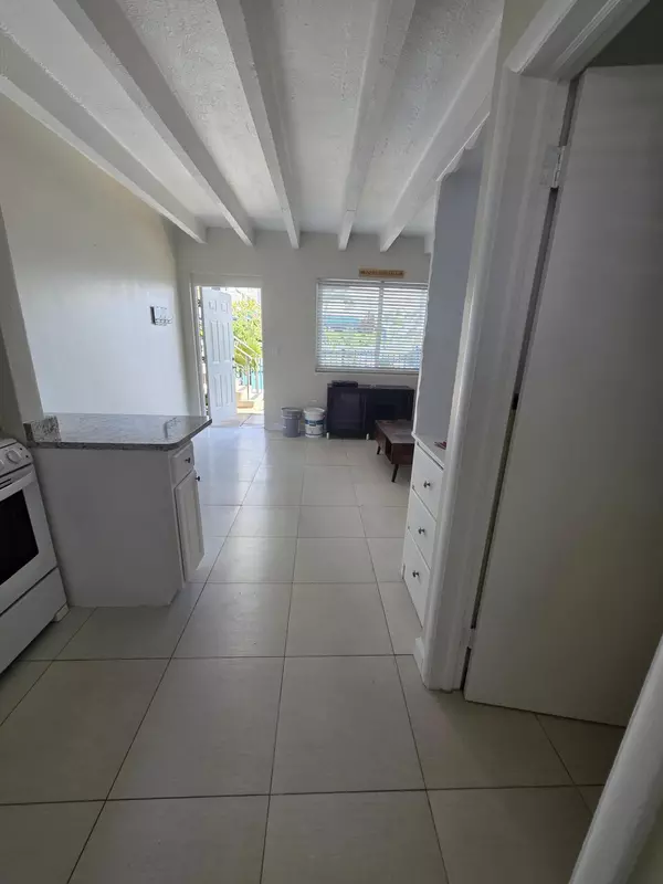 Palm Beach Shores, FL 33404,100 Cascade LN 4