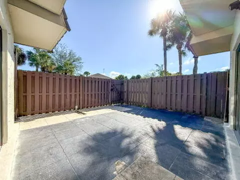 West Palm Beach, FL 33401,1855 N Congress AVE