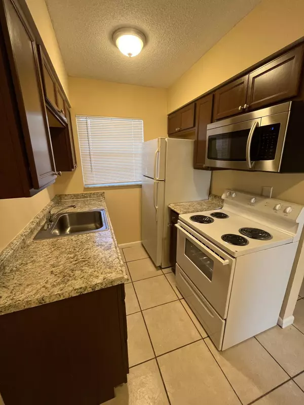 700 S Broadway 4, Lantana, FL 33462