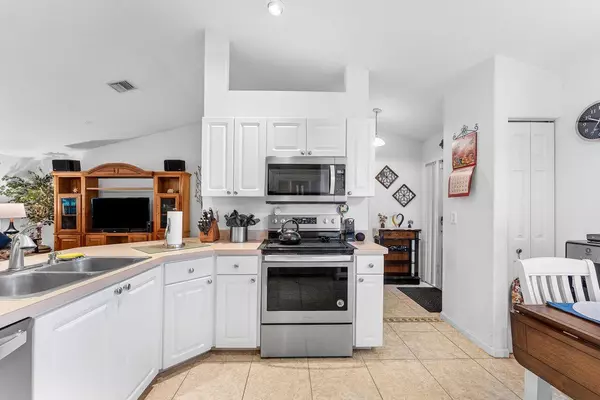 Loxahatchee, FL 33470,16929 N 81st LN