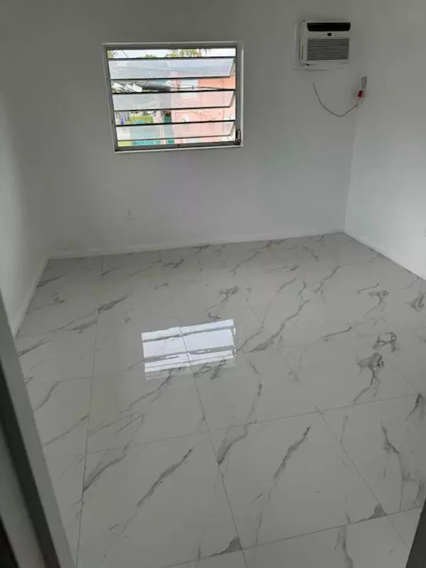 North Miami Beach, FL 33160,2285 NE 172nd ST 4