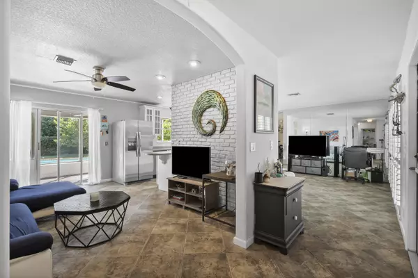 Palm Beach Gardens, FL 33410,2870 Susan AVE