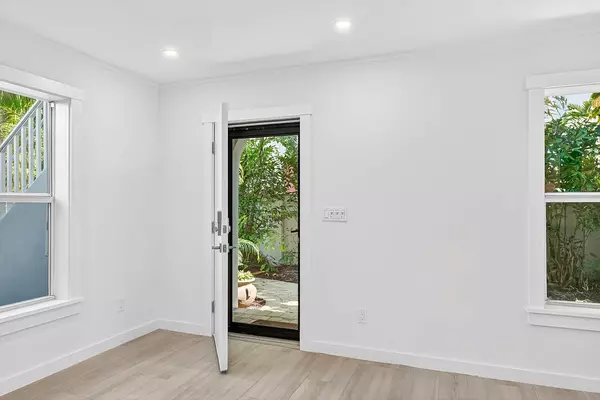 Vero Beach, FL 32963,924 Coquina LN 3