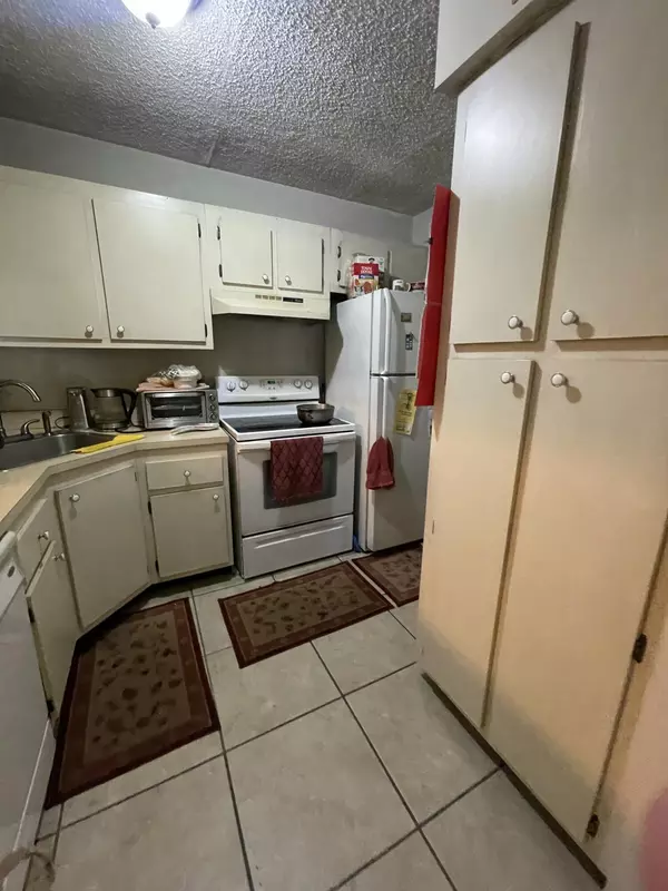 Greenacres, FL 33415,812 Sky Pine WAY D1