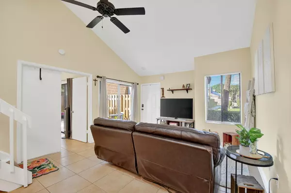 West Palm Beach, FL 33406,4132 Palm Bay CIR A