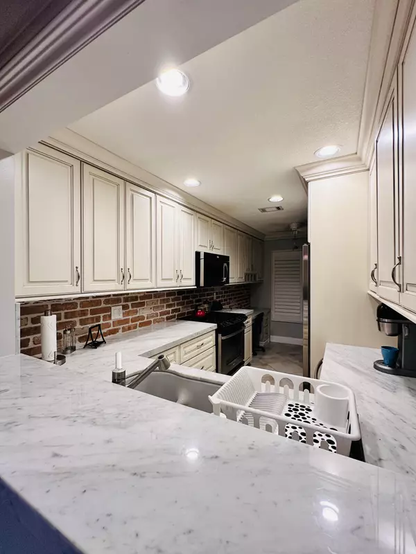 Deerfield Beach, FL 33441,842 SE 19th AVE 102