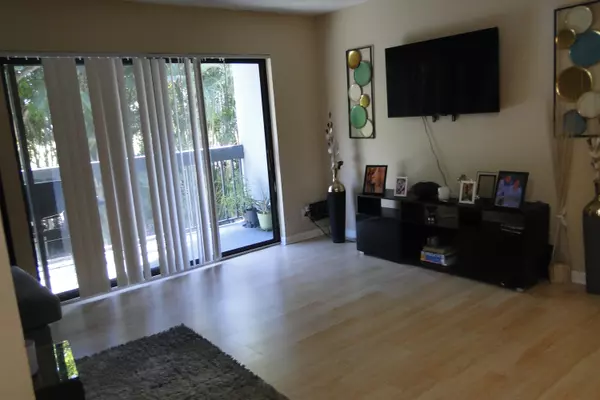 West Palm Beach, FL 33401,1900 N Congress AVE 206