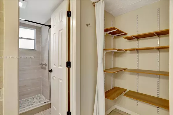 Margate, FL 33063,3160 Holiday Springs BLVD 7-104