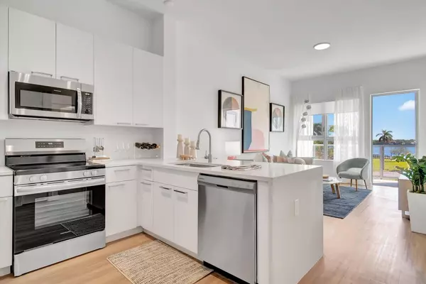 West Palm Beach, FL 33407,2121 Broward AVE 224