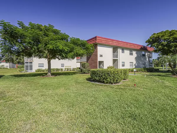 36 Pine Arbor LN 202, Vero Beach, FL 32962