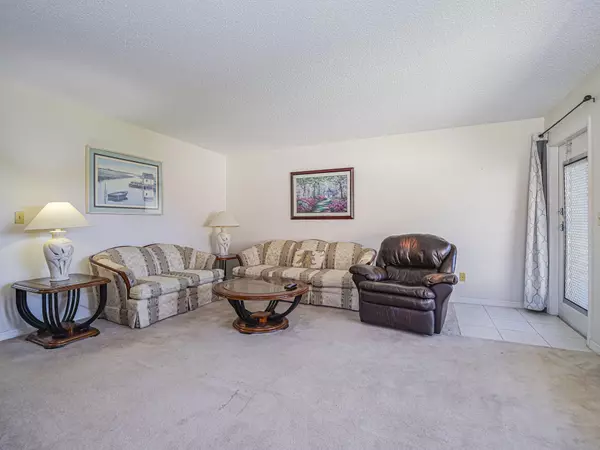 Vero Beach, FL 32962,36 Pine Arbor LN 202