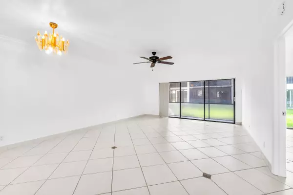 Margate, FL 33063,153 W Laurel DR 1003