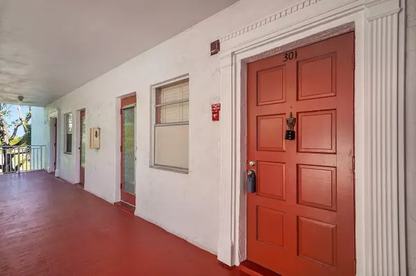 Lauderdale Lakes, FL 33319,4000 NW 44th AVE 301