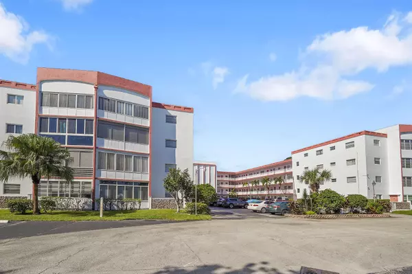 4000 NW 44th AVE 301, Lauderdale Lakes, FL 33319