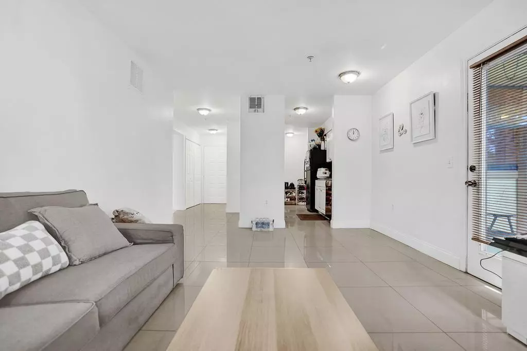 Boynton Beach, FL 33426,2311 N Congress AVE 11