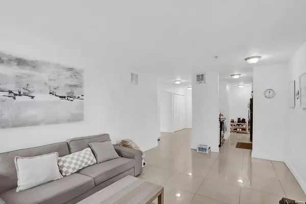 Boynton Beach, FL 33426,2311 N Congress AVE 11