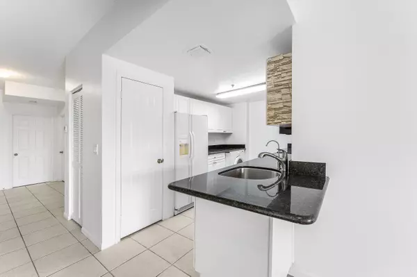 Wellington, FL 33414,2100 Greenview Shores BLVD 523