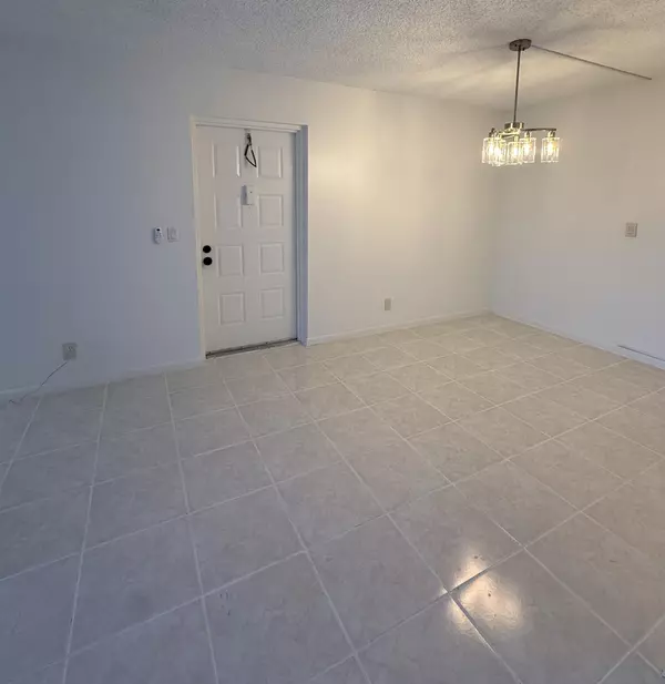 Greenacres, FL 33463,708 Sunny Pine WAY B1