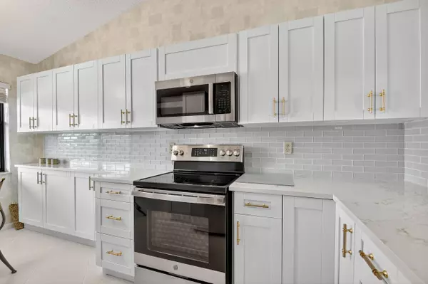 7578 Tahiti LN 202, Lake Worth, FL 33463