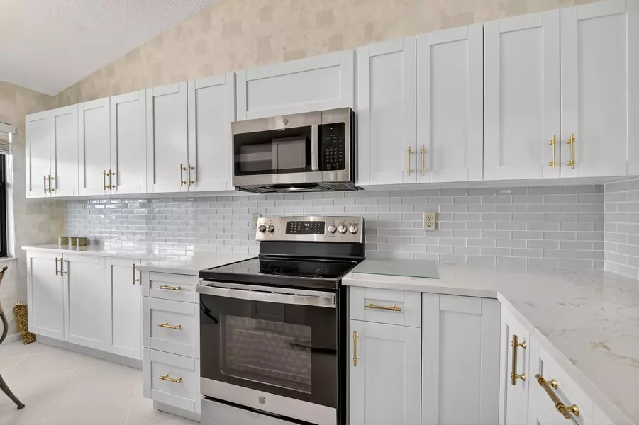 7578 Tahiti LN 202, Lake Worth, FL 33463