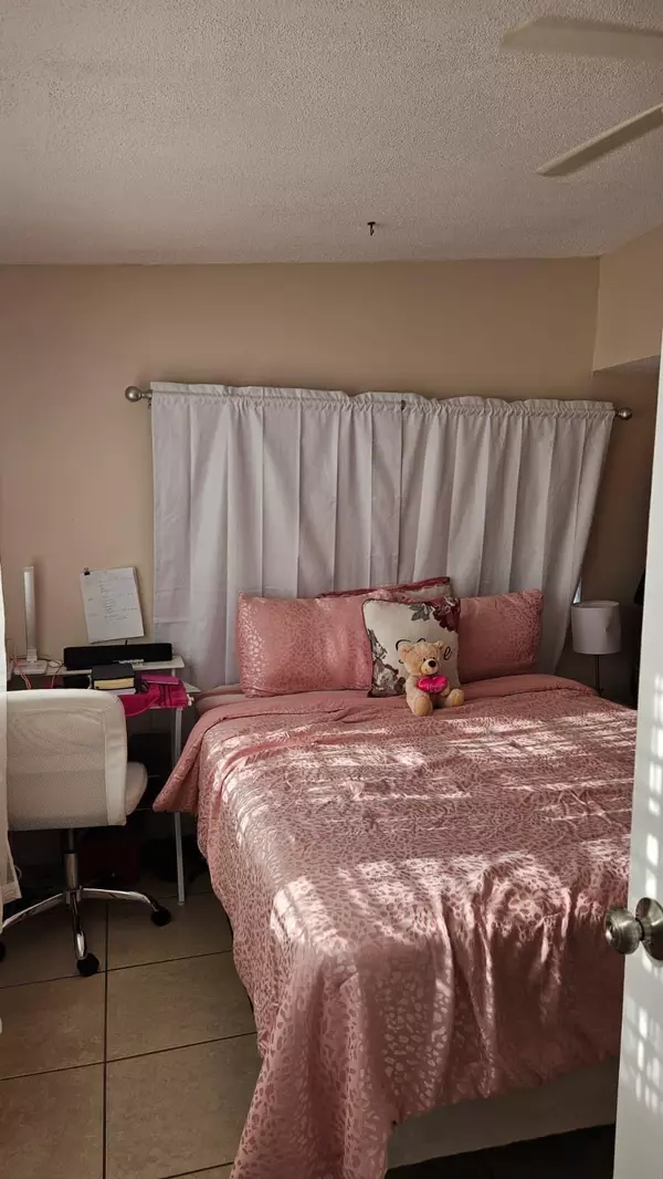 Port Saint Lucie, FL 34952,748 Altura ST