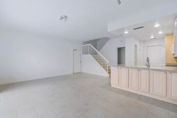 Tequesta, FL 33469,3 Oakland CT