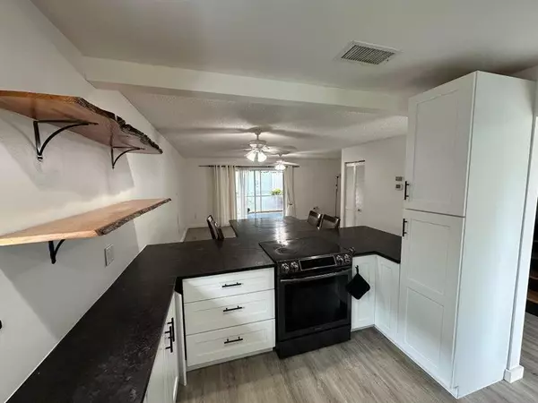 Boynton Beach, FL 33435,423 Waterside DR