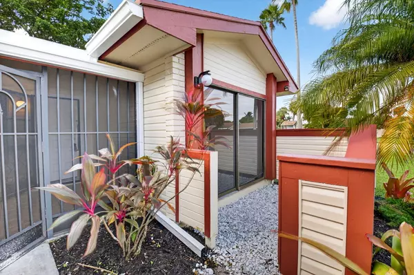 Boynton Beach, FL 33426,29 Fawlkland CIR