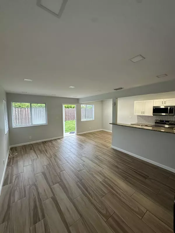 West Palm Beach, FL 33407,200 E Tiffany DR 3