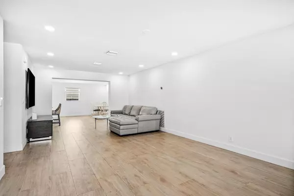 Delray Beach, FL 33444,530 Heron DR