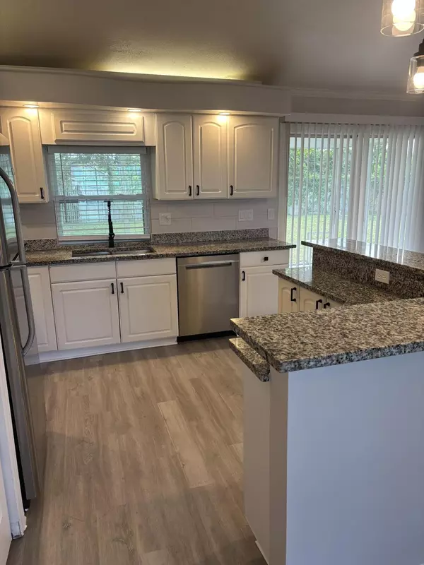 Port Saint Lucie, FL 34953,380 SW SW Undallo RD