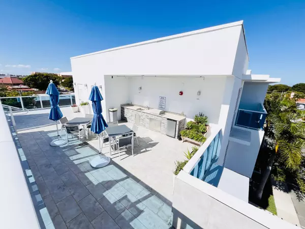 Lake Worth Beach, FL 33460,1 S Palmway 202