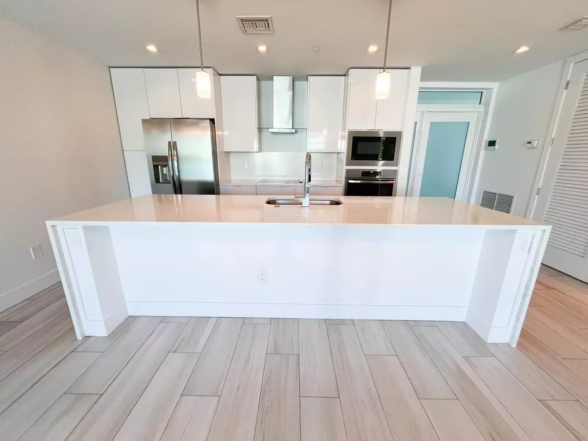 Lake Worth Beach, FL 33460,1 S Palmway 202