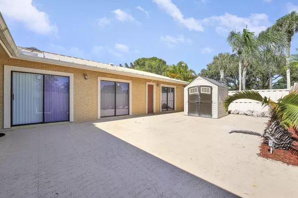 Palm Beach Gardens, FL 33418,5370 Eagle Lake DR