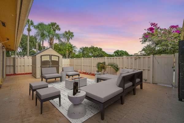 5370 Eagle Lake DR, Palm Beach Gardens, FL 33418