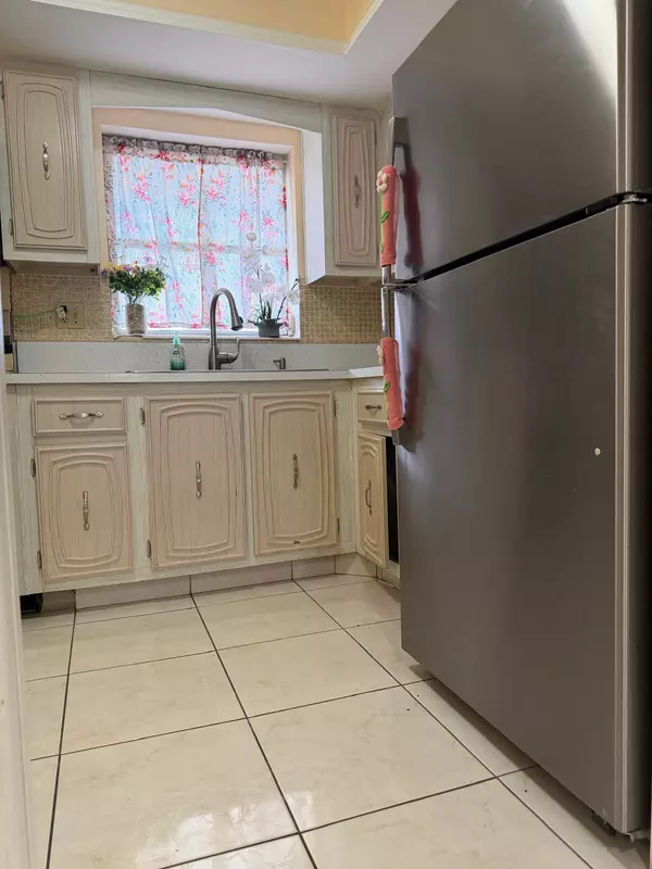 West Palm Beach, FL 33415,2737 E Emory DR C