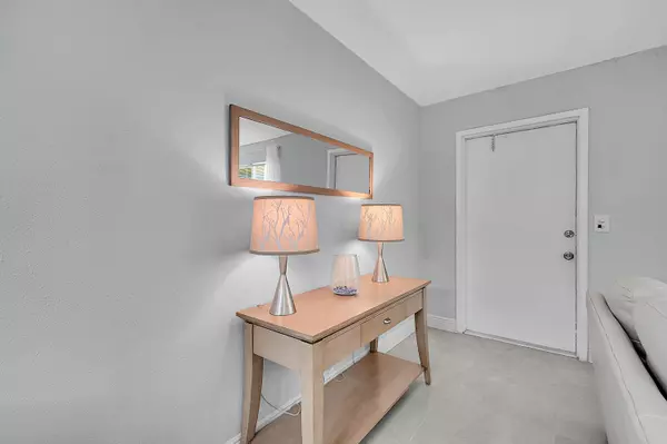 Delray Beach, FL 33484,646 N Flanders